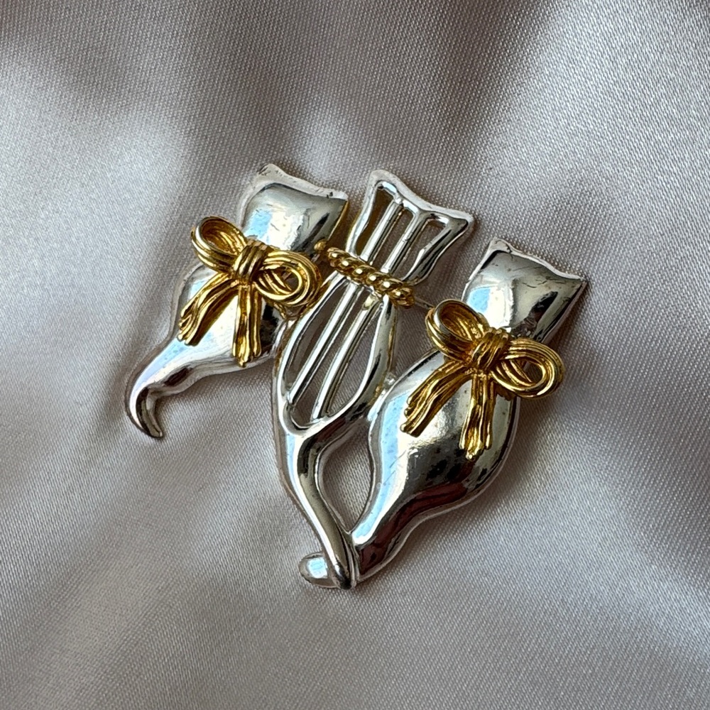 3 kitty brooch 🎀🐱